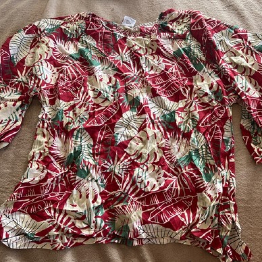 Women’s Top Size Medium